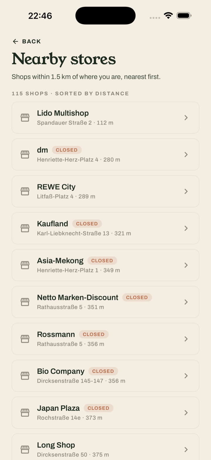 Nearby stores screen: 115 shops within 1.5 kilometres, nearest first, each with its address, its distance in metres and a closed marker where it is shut.